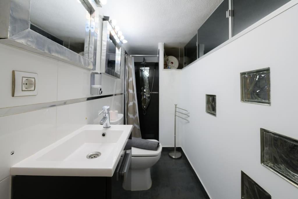 マドリードEncantador Apartamento Temporal Centrico Con Patio Privado Mpe51アパートメント エクステリア 写真
