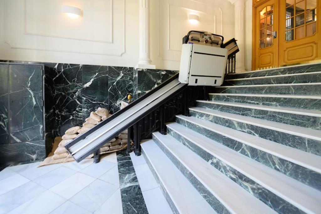マドリードEncantador Apartamento Temporal Centrico Con Patio Privado Mpe51アパートメント エクステリア 写真
