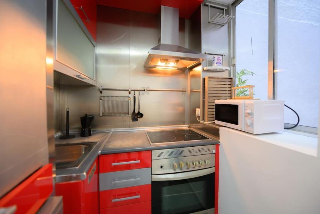 マドリードEncantador Apartamento Temporal Centrico Con Patio Privado Mpe51アパートメント エクステリア 写真